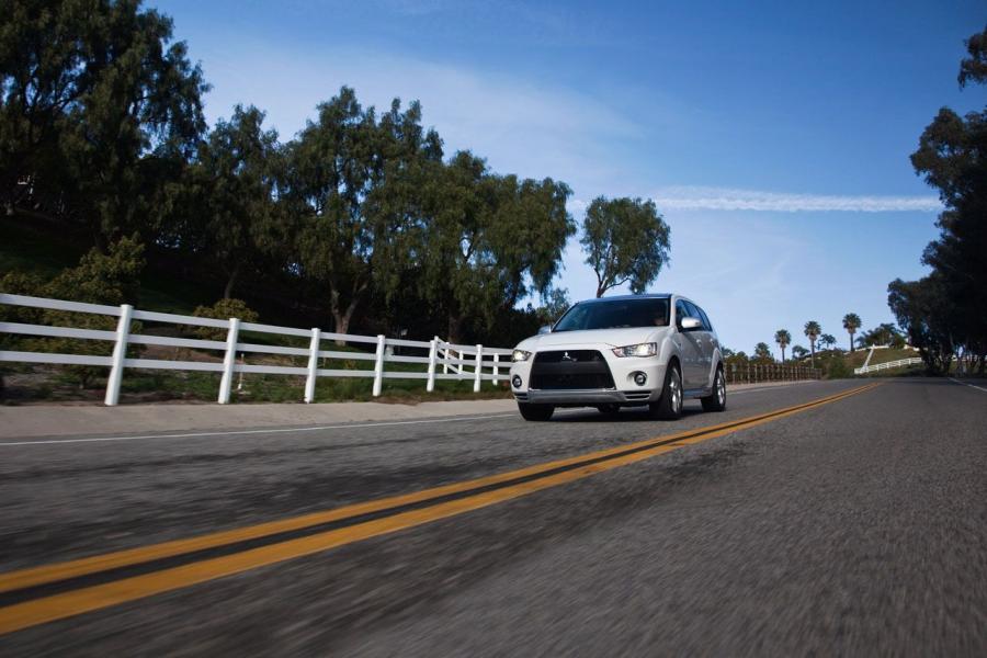  Mitsubishi Outlander GT 2010 года  (фото 33 из 91)